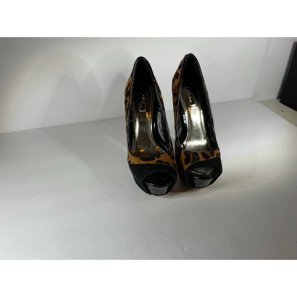 ⭐️⭐️Wild Pair Size 6 Cow Hair Leopard print platform heel with lace up back .  ⭐